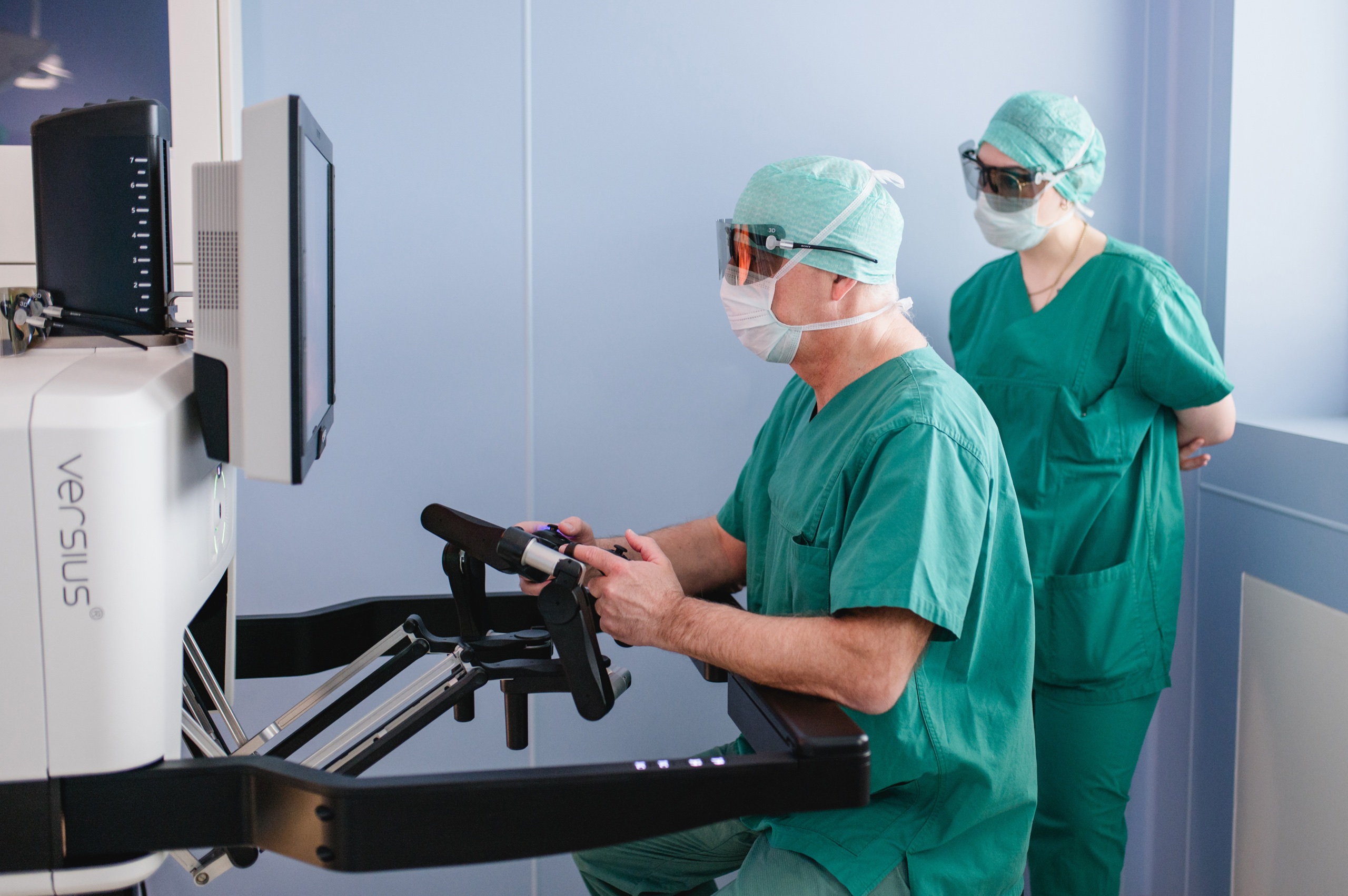 Robotisch assistierte Operation mit dem Versius-System