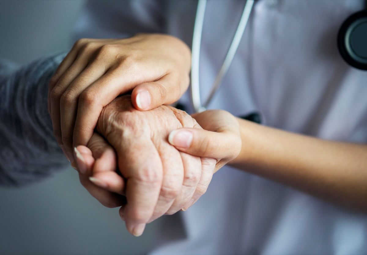 Hand eines älteren Menschen